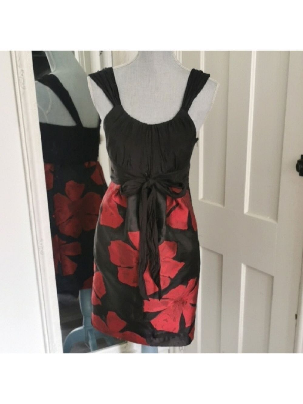 Max Studio MSSP sheath black/red floral sleeveless ruched zip. Size 6. EUC